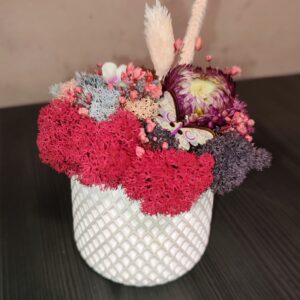 Многоцветна кашпа със скандинавски мъх