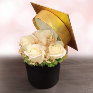Елегантни кутии с рози за дипломиране 🎓